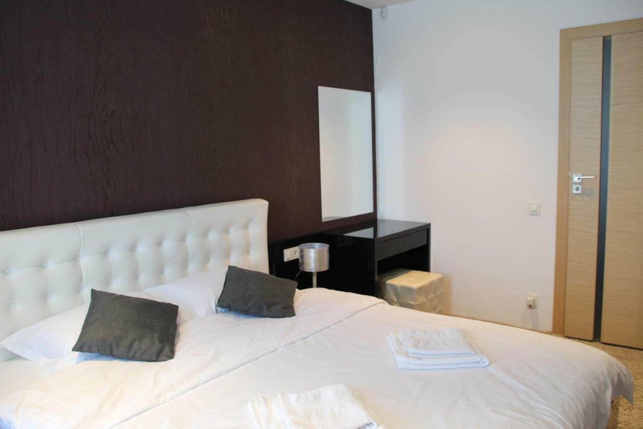 Appartement Luxury trip à Oradea Extérieur photo