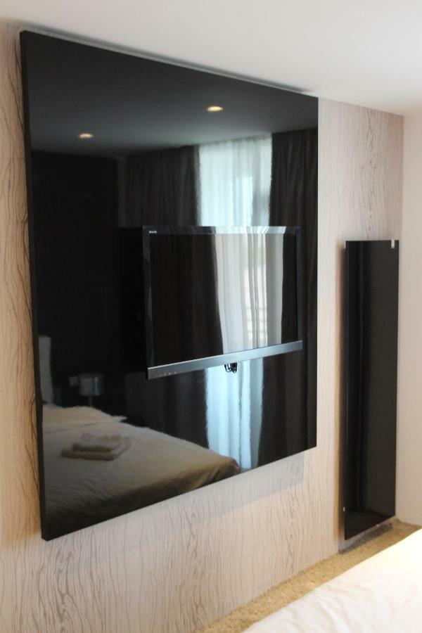 Appartement Luxury trip à Oradea Extérieur photo